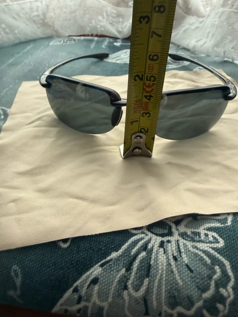 Maui Jim sport Black sunglasses cloth and Embossed Logo Sunglass Case with clip